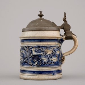 Een zeldzame klein-formaat pint met tinnen deksel, Westerwald, ca. 1600 — foto 2