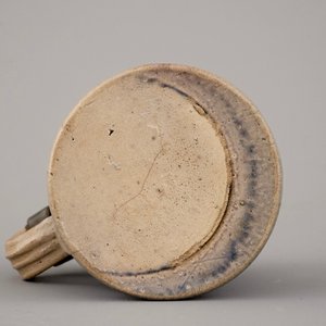 Een zeldzame klein-formaat pint met tinnen deksel, Westerwald, ca. 1600 — foto 8