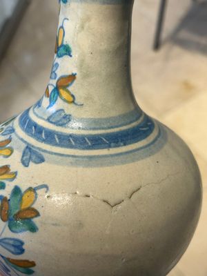 Een zeldzame polychrome Antwerpse majolica apothekersfles met opschrift AQ DE ENDIV, midden 16e eeuw — foto 3