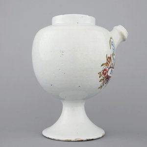 Een zeldzame polychrome Delftse siroopkan, 18e eeuw — foto 4