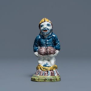 Een zeldzame polychrome Delftse strooier in de vorm van een 'kakker', 18e eeuw — foto 2
