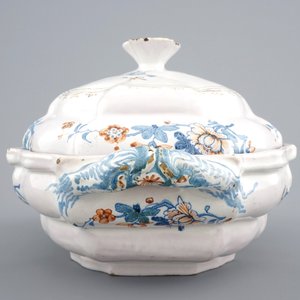 Een zeldzame terrine en onderschotel met kakiemon-decor, Brussel, 18e eeuw — foto 5