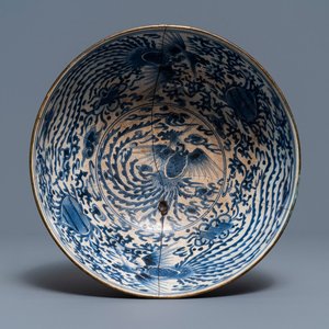 Een zuid-Chinese blauw-witte 'Bleu de Hue' kom met feniksen voor de Vietnamese markt, 19e eeuw — foto 1