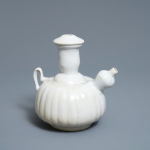 Een zuid-Chinese wit geglazuurde kendi, 17/18e eeuw — foto 1