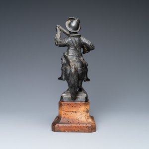 Een zwart gepatineerde bronzen groep met Henri IV te paard, ca. 1600 — foto 3