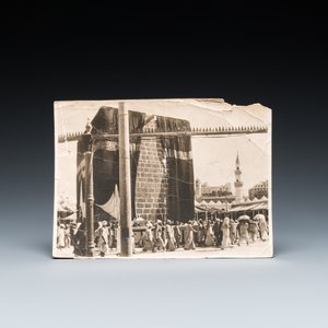 Een zwart-wit foto van de Kaäba in Mekka, gedateerd 1914 — foto 2