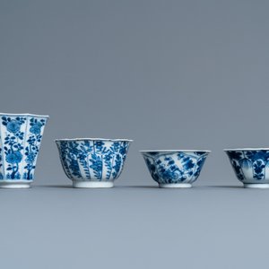 Eenentwintig Chinese blauw-witte schotels en achttien koppen, Kangxi — foto 2