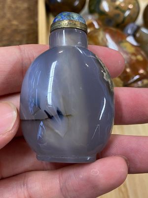 Eight Chinese agate, hardstone and quartz snuff bottles, 19/20th C. — 照片 15