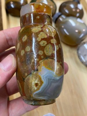 Eight Chinese agate, hardstone and quartz snuff bottles, 19/20th C. — 照片 18
