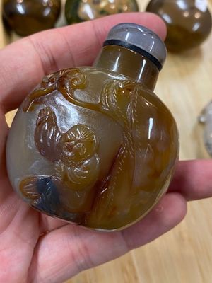 Eight Chinese agate, hardstone and quartz snuff bottles, 19/20th C. — 照片 23