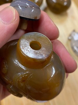 Eight Chinese agate, hardstone and quartz snuff bottles, 19/20th C. — 照片 27