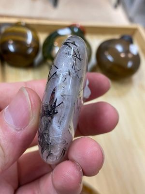 Eight Chinese agate, hardstone and quartz snuff bottles, 19/20th C. — 照片 31