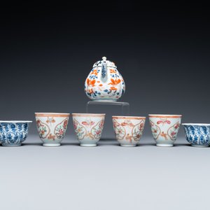 Eight Chinese blue and white and famille rose cups and saucers and an Imari-style teapot, Kangxi/Qianlong — photo 5