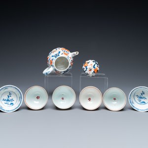 Eight Chinese blue and white and famille rose cups and saucers and an Imari-style teapot, Kangxi/Qianlong — photo 8
