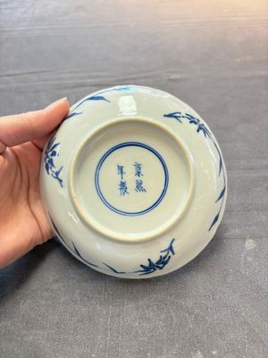 Eight Chinese blue and white cups and saucers, Kangxi mark, 19th C. — foto 2