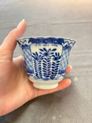 Eight Chinese blue and white cups and saucers, Kangxi mark, 19th C. — foto 23