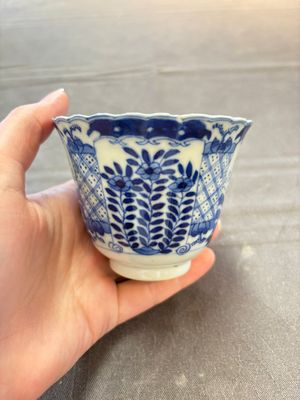Eight Chinese blue and white cups and saucers, Kangxi mark, 19th C. — foto 25