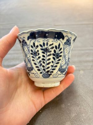 Eight Chinese blue and white cups and saucers, Kangxi mark, 19th C. — foto 30