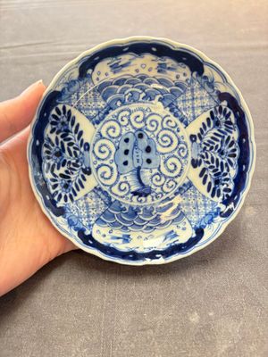 Eight Chinese blue and white cups and saucers, Kangxi mark, 19th C. — foto 3