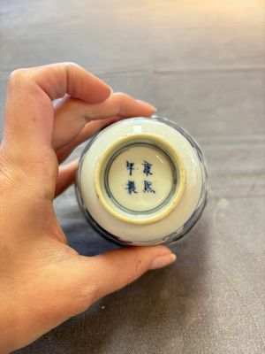 Eight Chinese blue and white cups and saucers, Kangxi mark, 19th C. — foto 34