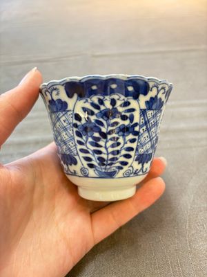 Eight Chinese blue and white cups and saucers, Kangxi mark, 19th C. — foto 37
