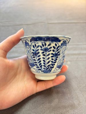 Eight Chinese blue and white cups and saucers, Kangxi mark, 19th C. — foto 43