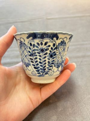 Eight Chinese blue and white cups and saucers, Kangxi mark, 19th C. — foto 50