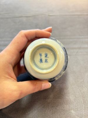 Eight Chinese blue and white cups and saucers, Kangxi mark, 19th C. — foto 58