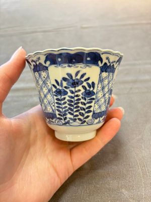 Eight Chinese blue and white cups and saucers, Kangxi mark, 19th C. — foto 61