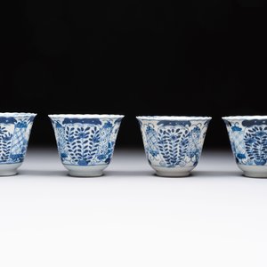 Eight Chinese blue and white cups and saucers, Kangxi mark, 19th C. — foto 9