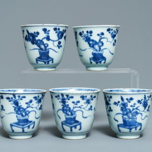 Eight Chinese blue and white cups and saucers, Kangxi — 照片 3