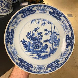 Eight Chinese blue and white dishes, a platter and three covered boxes, Yongzheng and later — photo 22