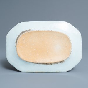 Eight Chinese blue and white dishes, a platter and three covered boxes, Yongzheng and later — photo 10