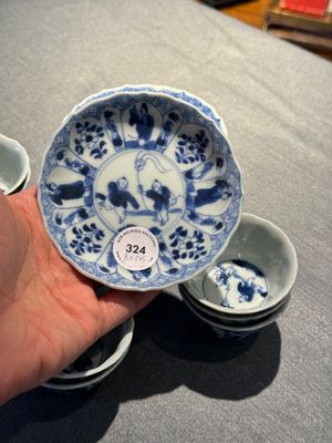 Eight Chinese blue and white 'kite flying boys' cups and saucers, Yongzheng — 照片 11