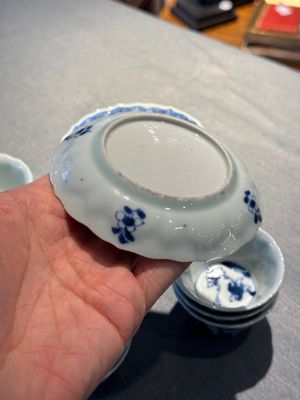 Eight Chinese blue and white 'kite flying boys' cups and saucers, Yongzheng — 照片 13