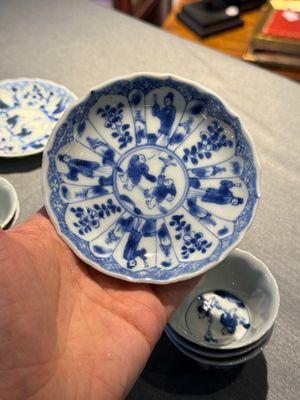 Eight Chinese blue and white 'kite flying boys' cups and saucers, Yongzheng — 照片 16