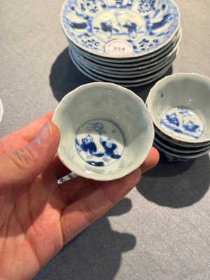 Eight Chinese blue and white 'kite flying boys' cups and saucers, Yongzheng — 照片 5