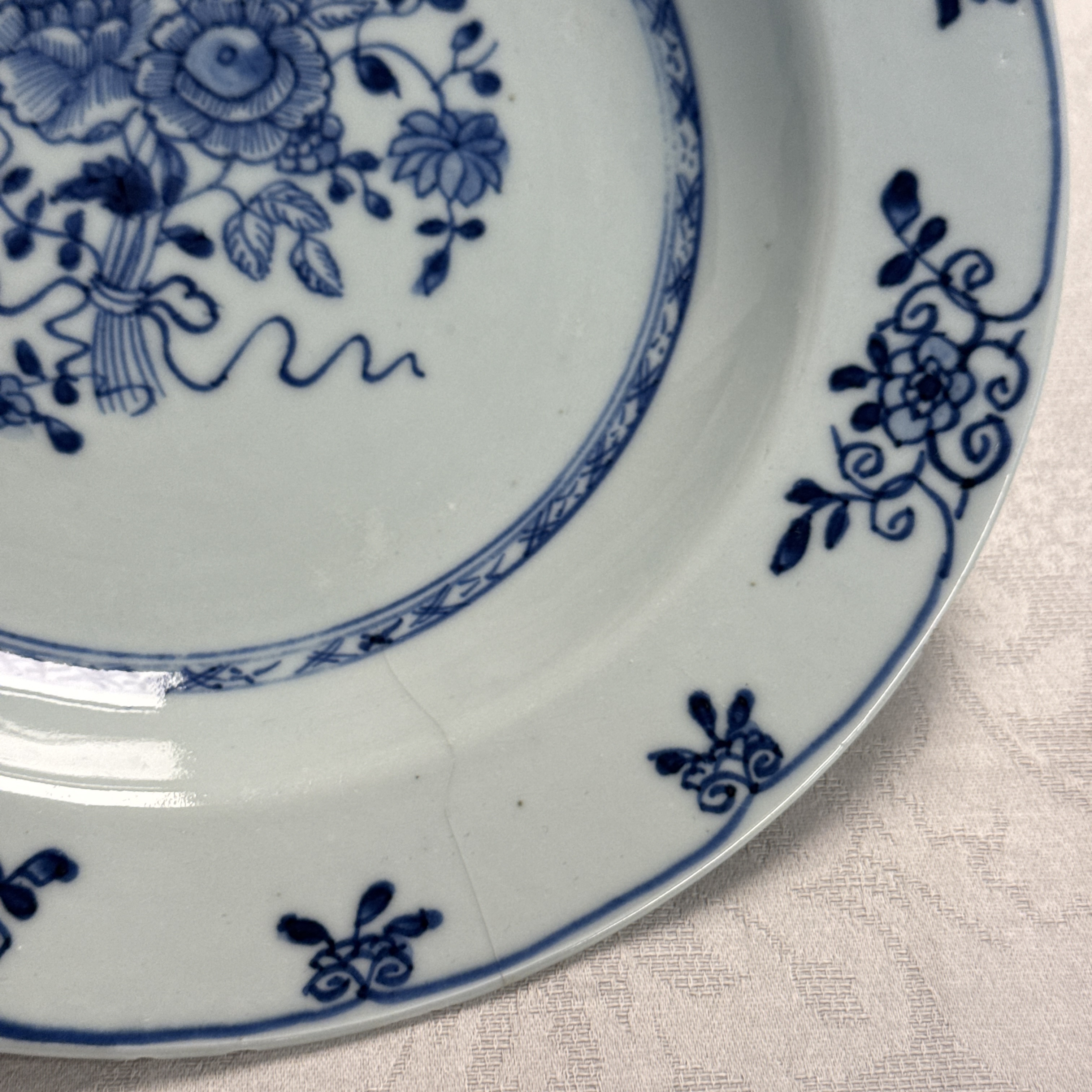 Eight Chinese blue and white plates and an Imari-style dish — photo 95