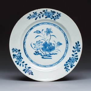 Eight Chinese blue and white plates and an Imari-style dish — photo 6