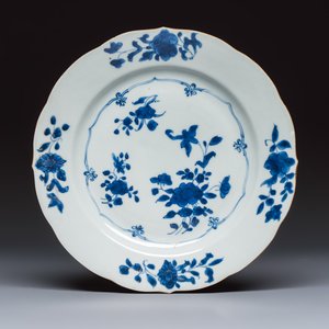 Eight Chinese blue and white plates and an Imari-style dish — photo 8