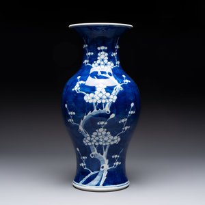Eight Chinese blue and white 'prunus on cracked ice' wares, 19th C. — 照片 2