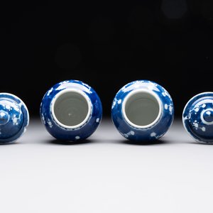 Eight Chinese blue and white 'prunus on cracked ice' wares, 19th C. — 照片 30