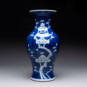 Eight Chinese blue and white 'prunus on cracked ice' wares, 19th C. — 照片 4