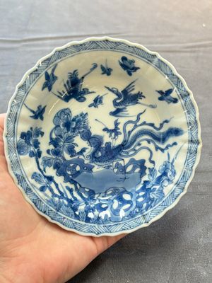 Eight Chinese blue, white and iron-red cups and twelve saucers, Kangxi/Yongzheng — 照片 1