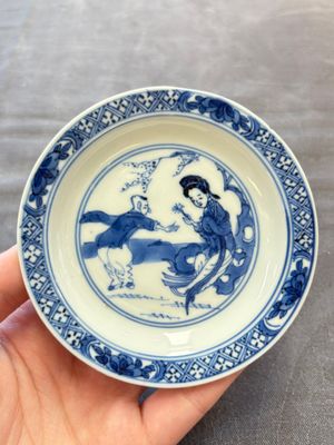 Eight Chinese blue, white and iron-red cups and twelve saucers, Kangxi/Yongzheng — 照片 11