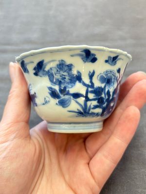 Eight Chinese blue, white and iron-red cups and twelve saucers, Kangxi/Yongzheng — 照片 14