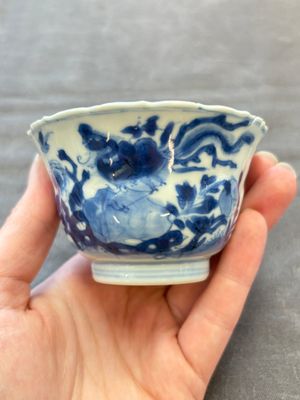 Eight Chinese blue, white and iron-red cups and twelve saucers, Kangxi/Yongzheng — 照片 15