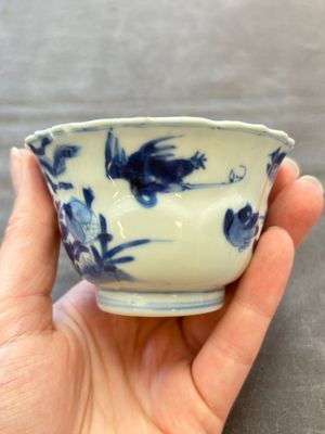 Eight Chinese blue, white and iron-red cups and twelve saucers, Kangxi/Yongzheng — 照片 16