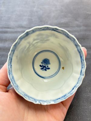 Eight Chinese blue, white and iron-red cups and twelve saucers, Kangxi/Yongzheng — 照片 17