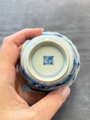 Eight Chinese blue, white and iron-red cups and twelve saucers, Kangxi/Yongzheng — 照片 18